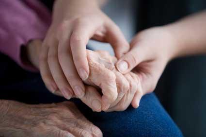 Ricercatori italiani fanno risalire la responsabilità del morbo di Parkinson a idrocarburi, solventi e pesticidi Ricercatori italiani fanno risalire la responsabilità del morbo di Parkinson a idrocarburi, solventi e pesticidi